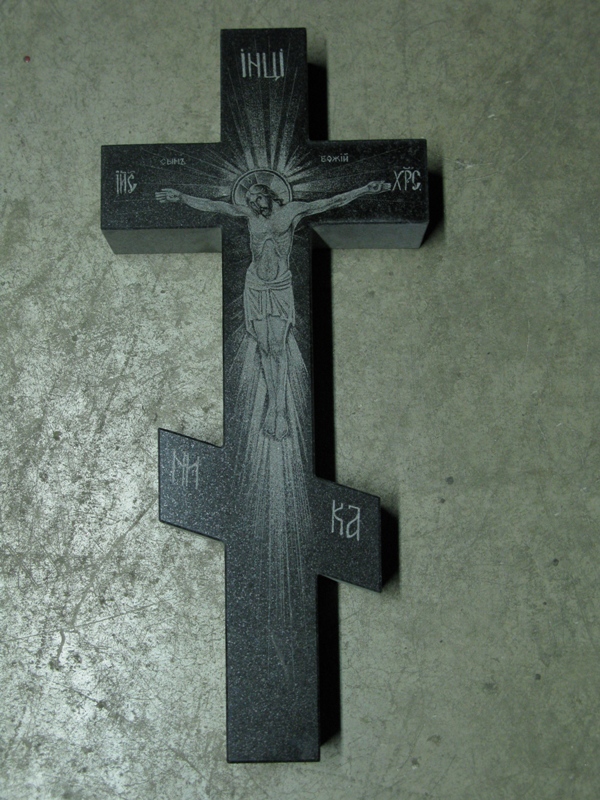 Крест с гравировкой распятия