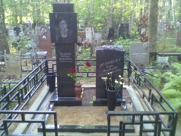 Памятник из гранита